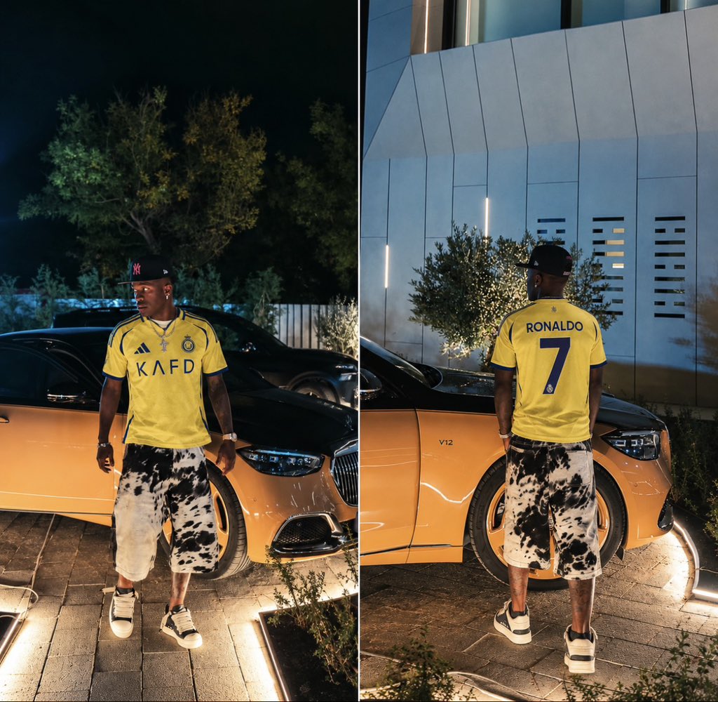 Grandsoncr7's tweet photo. Vinicius is also a Ronaldo fan boy 🤍💎 https://t.co/wZqAKsAjJH