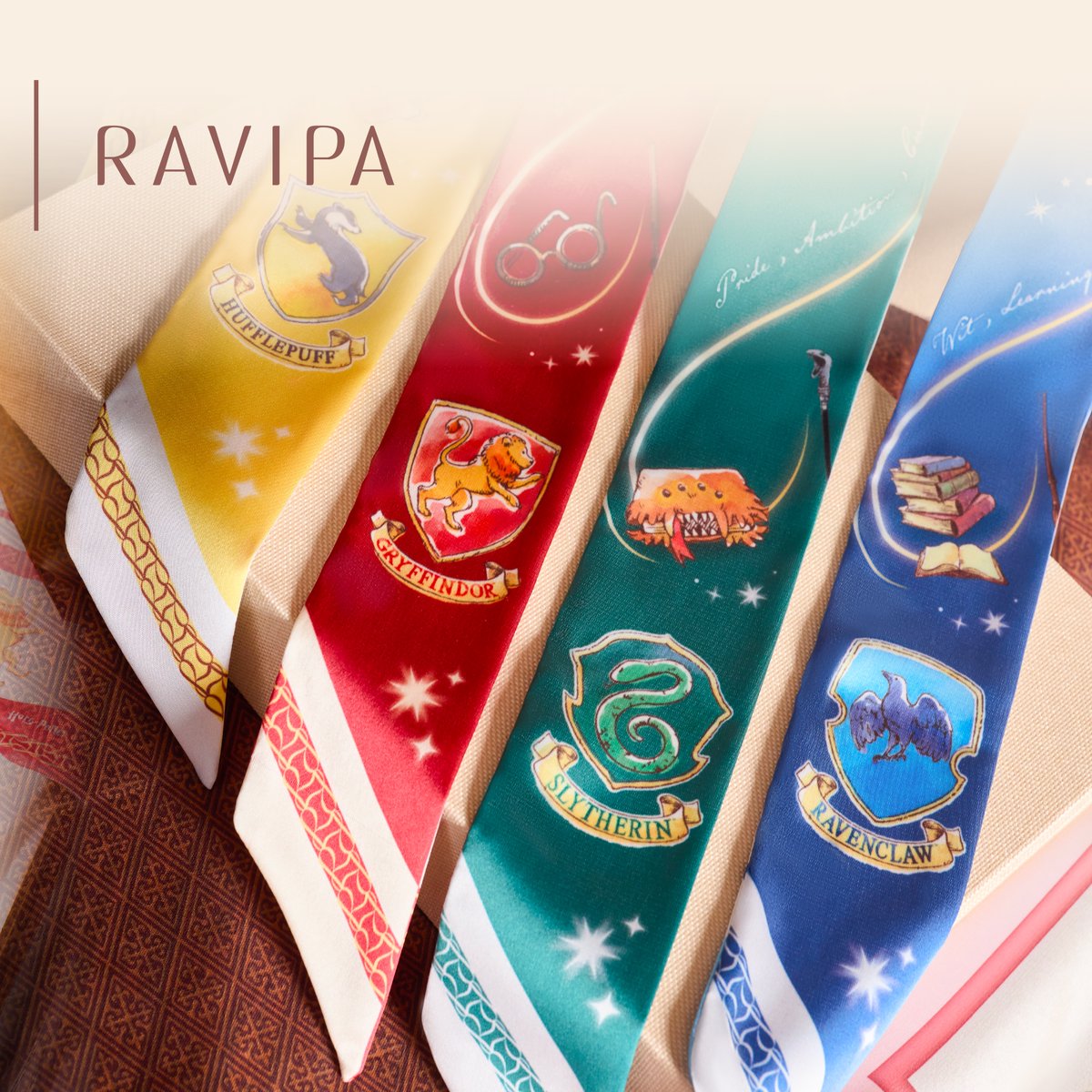 RavipaJewelry's tweet photo. #HarryPotterxRAVIPA สินค้าไลฟ์สไตล์ น่ารักมากกกกก ใครชอบ Harry Potter ห้ามพลาดนะคะ🧹✨
ได้รับแรงบันดาลใจจากเรื่องราวการเดินทางครั้งแรกของแฮร์รี่ พอตเตอร์☺️ แต่ละชิ้นถูกออกแบบมาให้แฟน ๆ ได้ทั้ง สวมใส่ พกติดตัว และเติมเต็มเรื่องราวในแบบของตัวเอง ✨
.
ตั้งแต่ เสื้อยืด ผ้าพันคอ ทวิลลี่ พวงกุญแจ กระเป๋า และอีกมากมาย😍 เลือกไอเทมชิ้นโปรด แล้วพกความเป็น Hogwarts ไปกับคุณในทุกที่ 🏰 เริ่มต้นเพียง 490 บาท
.
ช้อป Harry Potter | RAVIPA Lifestyle Merch ได้แล้ววันนี้ 🧹✨
.
Copyright © 2026 RAVIPA.
All rights reserved.
.
#RAVIPA #ravipajewelry #HarryPotterxRAVIPA #HarryPotter #HarryPotterStyle #OfficialLicensedProduct