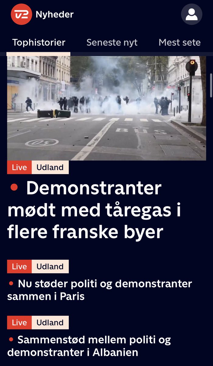 fcandersen's tweet photo. Tænker der er vodka og kaviar på menuen hos Putin imens han ser uroen brede sig! https://t.co/O38pT8Ek17