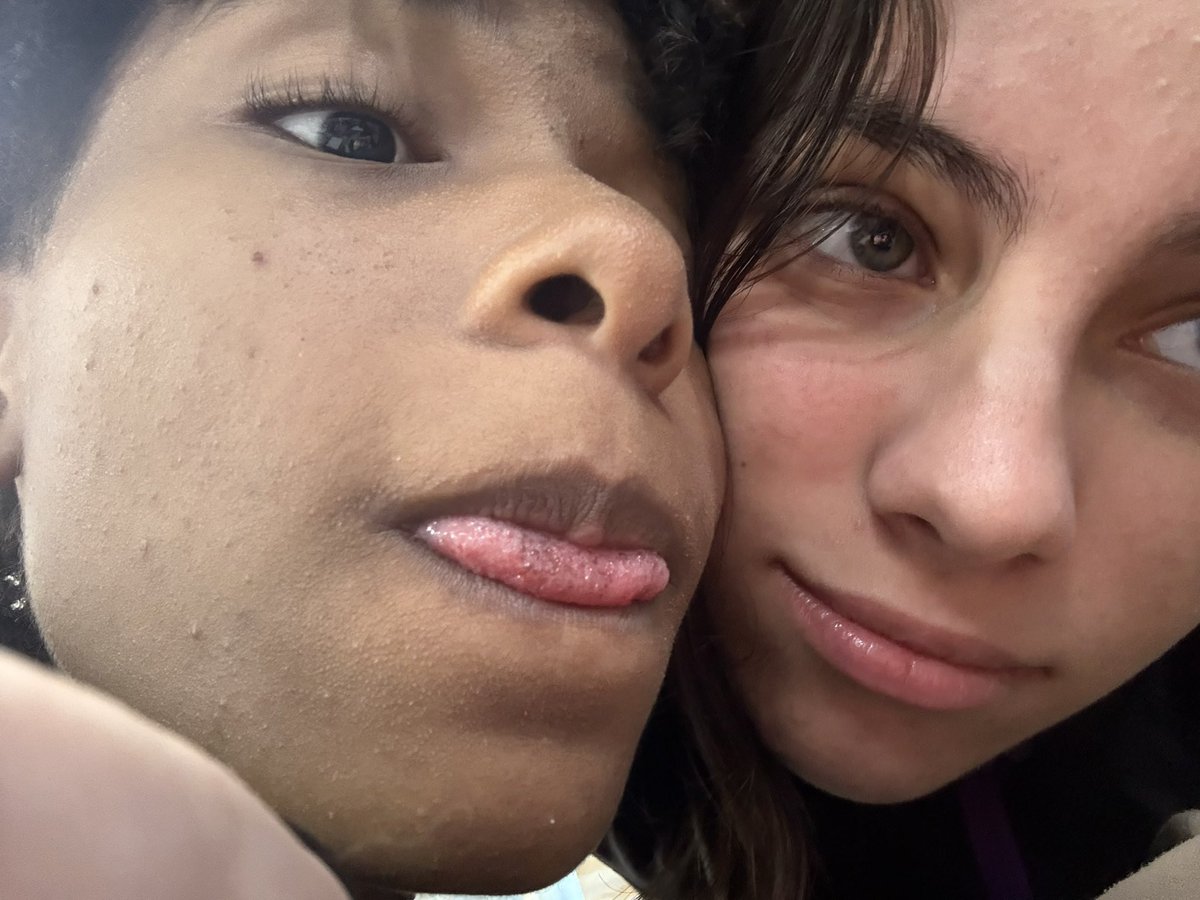 manumenez_'s tweet photo. E a vida tão generosa comigo
Veio de amigo a amigo
Me apresentar a você https://t.co/L0PwdOZZig
