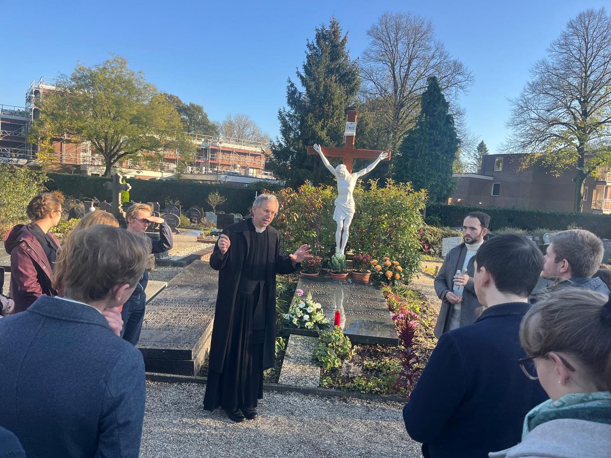 willibrord030's tweet photo. 'De jongeren zijn als zachte planten: gemakkelijk te buigen zolang iemand zich inspant om hun zielen te vormen. Maar als men hen laat verharden, weten wij wel dat de mogelijkheid om hen later nog te richten, sterk afneemt en soms helemaal verloren gaat.'

H. Jozef Calasanctius https://t.co/6HhFz6SIWp