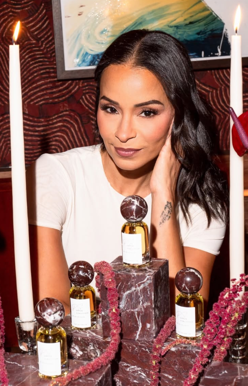 M1ChA3L___'s tweet photo. "The Real Housewives Of New York" Star Sai De Silva Has Launched Her First Fragrance "P.S Never Forgotten" #RHONY
https://t.co/jxtKDX3TcC
#RHOC #RHOBH #RHOSLC #RHOD #RHODUBAI #RHOA #RHOP #RHORI #RHOM #RHOLDN #RHONJ https://t.co/EE6gTHZNIF