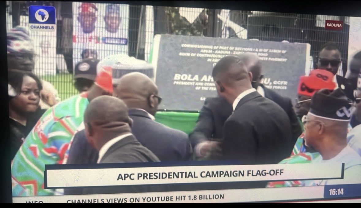SadiqMaunde's tweet photo. Bro, see Tinubu launching the Abuja—Kaduna road inside a stadium in kaduna town. 

No be on site dem dey launch road project again? 😭😭😭😭 https://t.co/qHIfqwfGrA