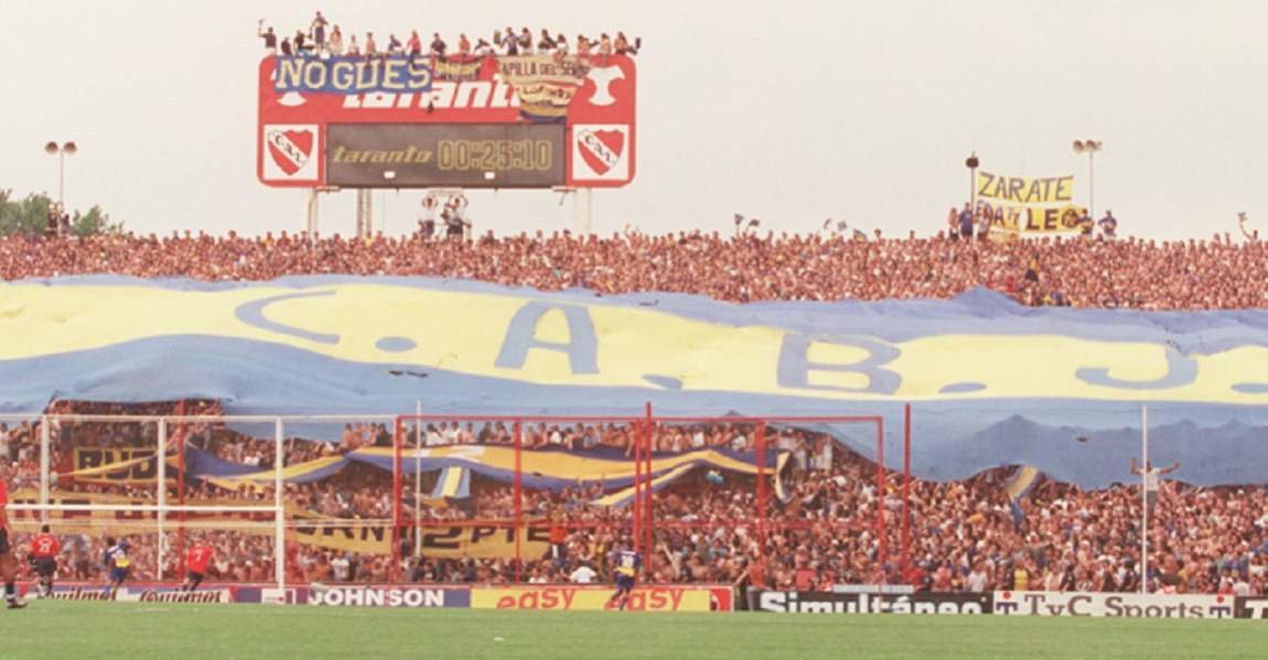 FutbolRetroAr's tweet photo. La gente de Boca en la Doble Visera, año 2002. https://t.co/MZdSVKKBb8