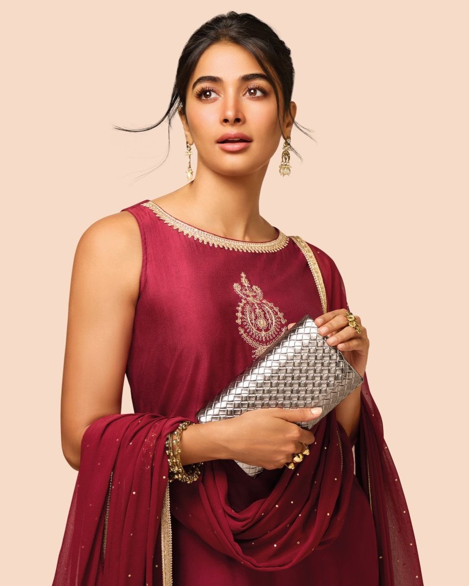 VisualDrops_'s tweet photo. Actress Pooja Hegde latest photoshoot pic 💖 

#VisualDrops #actress #poojahegde @hegdepooja #photoshoot https://t.co/x9YL1O1FIl