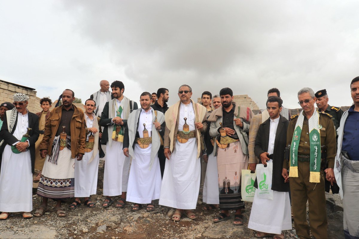 AJnyd51393's tweet photo. ذمار | فعالية مركزية وزيارات لروضة الشهداء وأسرهم إحياءً للذكرى السنوية للشهيد 1448هـ

#الذكرى_السنوية_للشهيد_1448هـ 
#شهداؤنا_عظماؤنا https://t.co/Klvfo0et8V