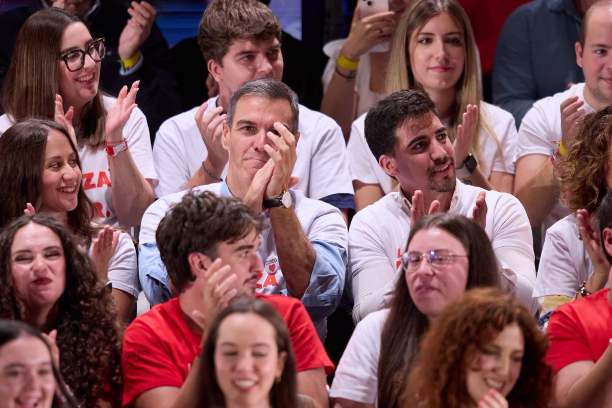 Jorgeifres's tweet photo. Hoy ha sido un día muy chulo con nuestro presi @sanchezcastejon 

Vamos a hacer historia el próximo 29N. 

Se nota. https://t.co/wC9bKHag1c