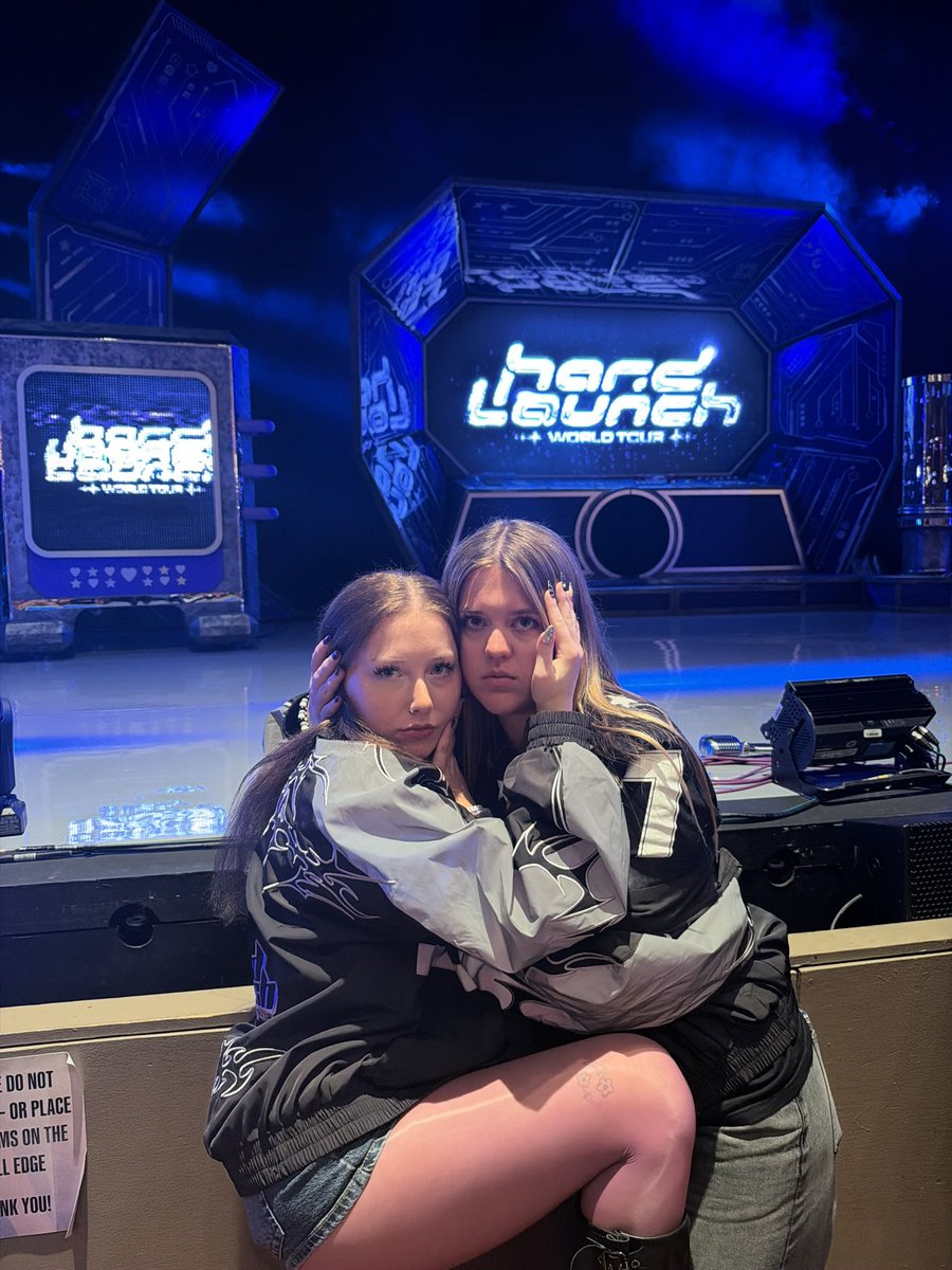 dinofcoded's tweet photo. ⤷  ⋆⭒˚｡⋆₊ ⊹ hlt nashville 10/22  ❤︎₊ ⊹ https://t.co/VVzieOcr73
