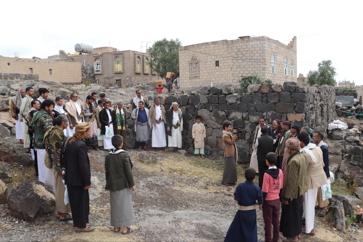 AJnyd51393's tweet photo. ذمار | فعالية مركزية وزيارات لروضة الشهداء وأسرهم إحياءً للذكرى السنوية للشهيد 1448هـ

#الذكرى_السنوية_للشهيد_1448هـ 
#شهداؤنا_عظماؤنا https://t.co/Klvfo0et8V