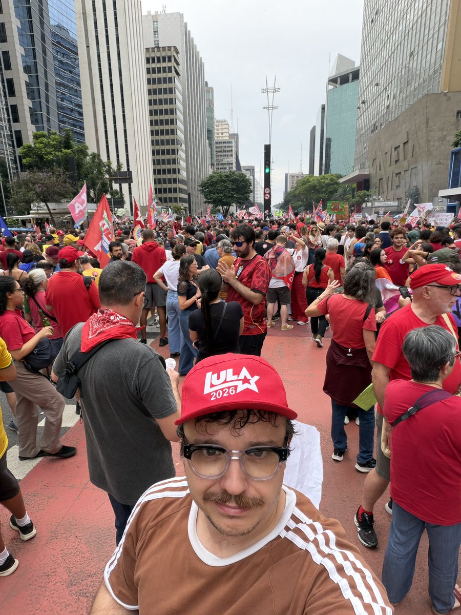 o_gabsferreira's tweet photo. Não podemos dar nosso país de bandeja pra um miliciano traidor da pátria.

Quem é patriota de verdade vota 13 amanhã. https://t.co/Q4gwIyTUXh