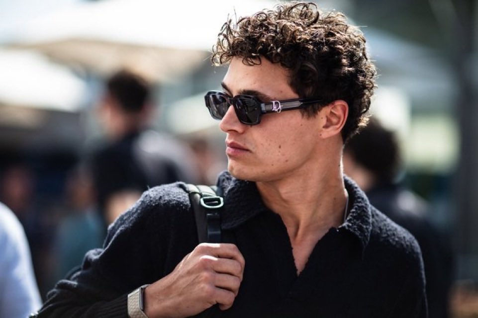 lixars_'s tweet photo. O maior motivo do meu tesão diário ultimamente tem sido o gostoso do lando norris, vai se fuder meu sonho de consumo era que ele me comesse https://t.co/ljDMAH7nlH