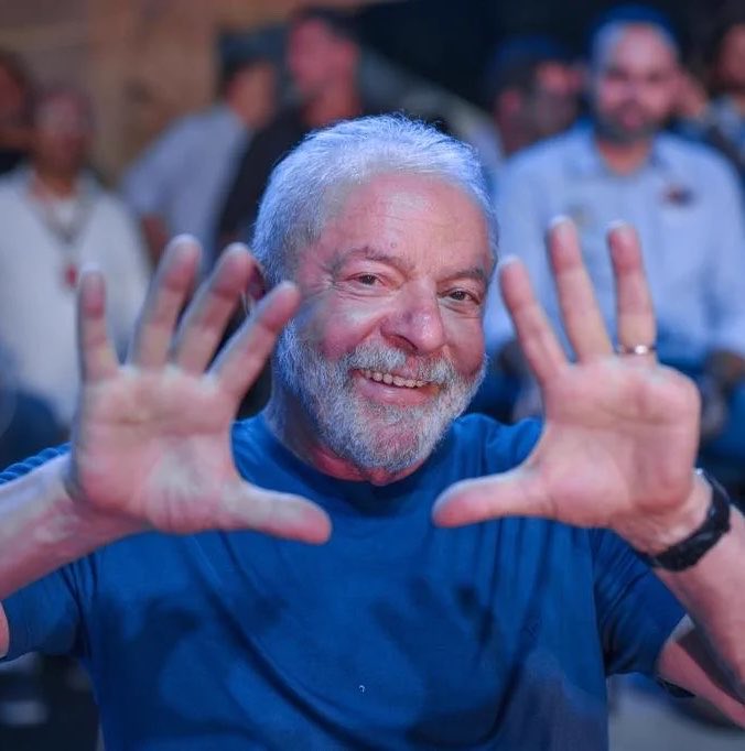 michelonismo's tweet photo. nove dedos / duas caras https://t.co/jSApyKFIwe