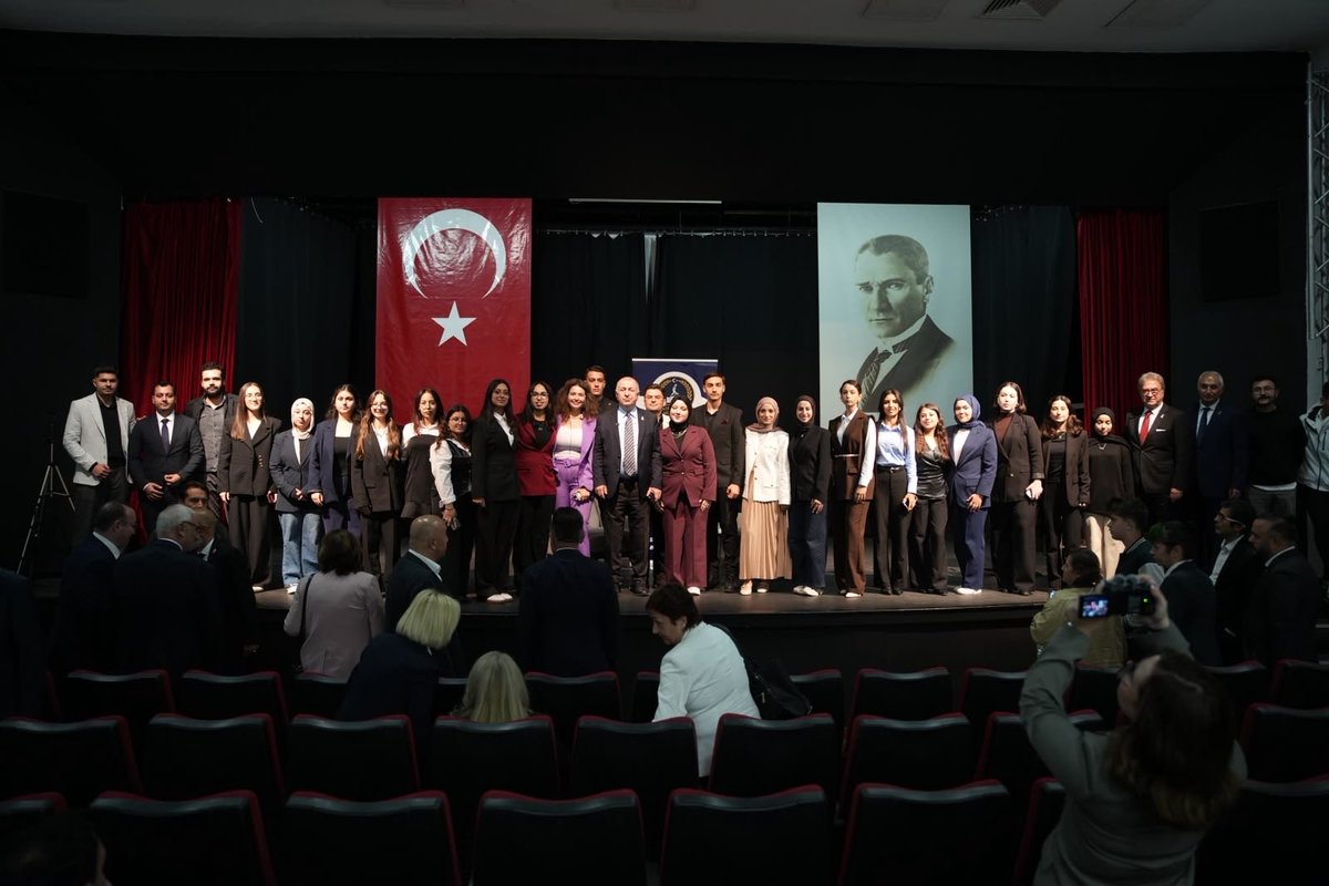 zaferpartisi's tweet photo. Genel Başkanımız Prof. Dr. Ümit Özdağ, “Liderler Konuşuyor” programı kapsamında Denizli Pamukkale Üniversitesi Siyaset Bilimi ve Kamu Yönetimi Kulübü’nün konuğu oldu.

Gençlerle bir araya gelen Genel Başkanımız, siyasete ve Türkiye gündemine ilişkin soruları yanıtlayarak değerlendirmelerini paylaştı.