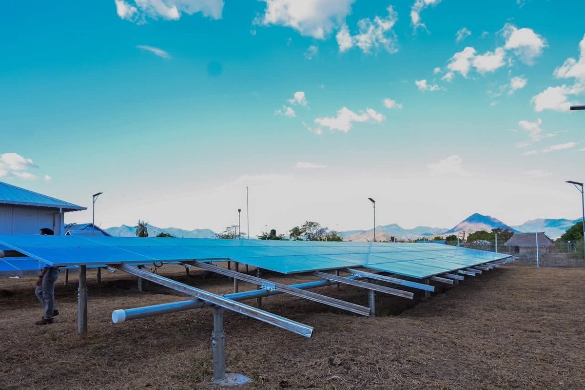 AlexDaneFraser's tweet photo. Prime Minister Mark Phillips concluded his Region Nine solar commissioning exercise on Friday with the launch of a mini-grid in Shulinab, completing investments that will benefit more than 1,600 residents and 33 public buildings across three villages.#Guyana #DevelopmentProjects https://t.co/EQqYE3L1aN