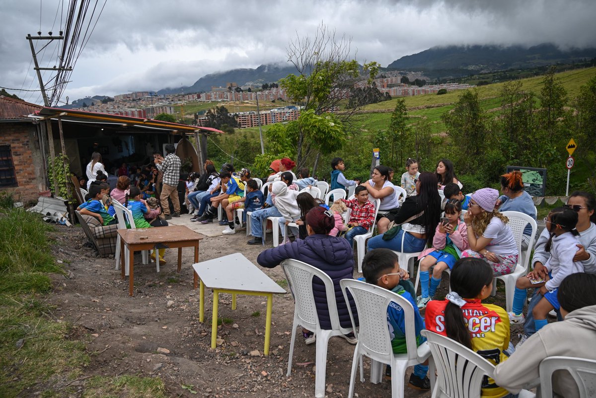 ClauRomeroNader's tweet photo. 🎈 #Usme | CELEBRANDO CON NUESTROS NIÑOS 🧡

Compartimos una jornada llena de sonrisas, juegos y momentos muy especiales con los niños y niñas de Usme.

Estos espacios nos recuerdan que cuidar su infancia también es estar presentes, escucharlos y regalarles momentos que puedan recordar con alegría.

#DíaDeLosNiños #Usme #Niñez #CurulDeLaNiñez #Bogotá