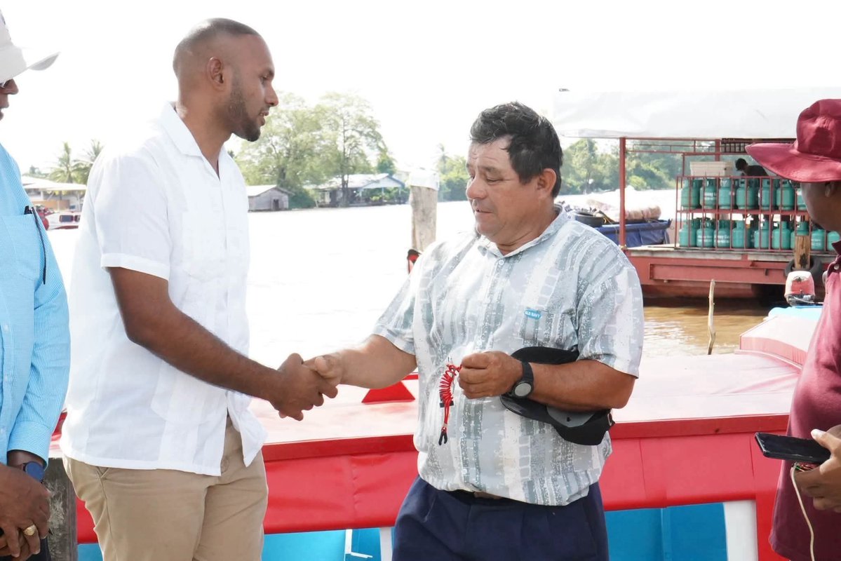 AlexDaneFraser's tweet photo. Students from Karawab, Region Two, will have safer, more reliable daily transportation to Kabakaburi Secondary School following the handover of a new school boat today.
#Guyana #DevelopmentProjects
#ADF #PPPC #AlexDaneFraser #progress #togetherness https://t.co/Uk7dF0OU86
