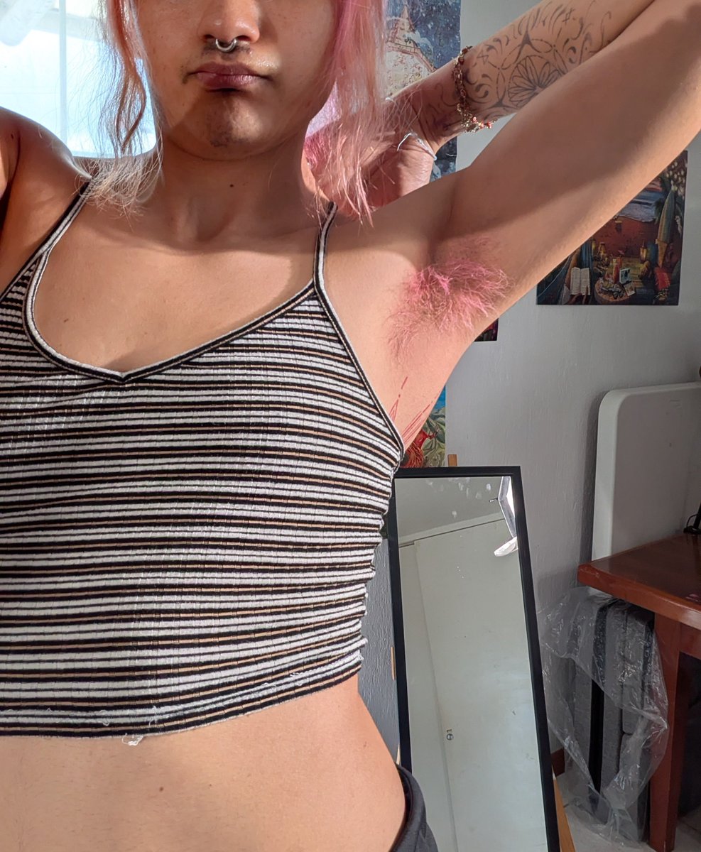 VixynMoonsters's tweet photo. Loving my pink armpits e/./e https://t.co/mbFvOVk9UJ