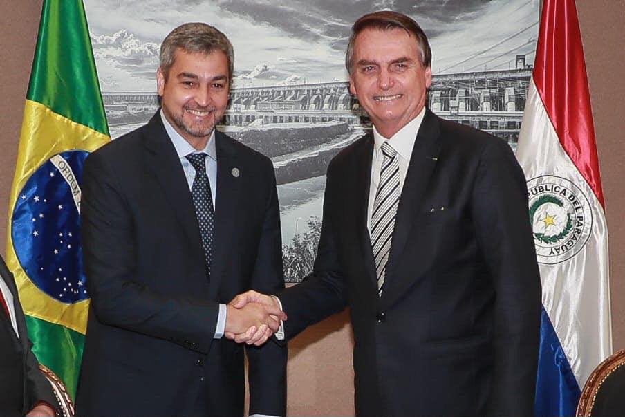 MaritoAbdo's tweet photo. Mañana Brasil vota, @FlavioBolsonaro. Te deseo todo el éxito y que en la noche suene el Himno de la Victoria. 🙌🏼 Un abrazo grande a mi amigo @jairbolsonaro quien estoy seguro debe sentirse muy orgulloso. 🇵🇾🇧🇷 https://t.co/BtrRg1csro