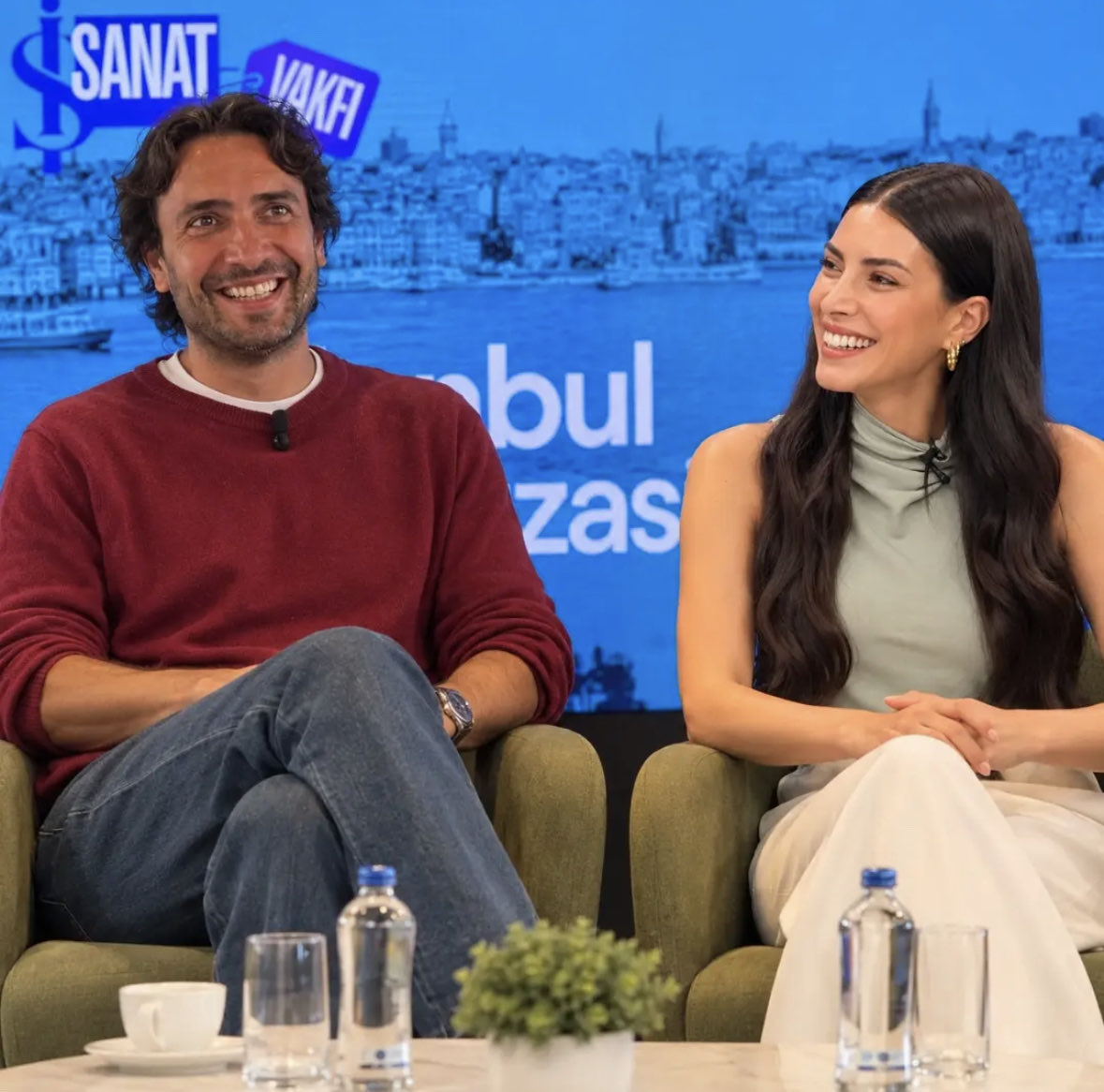 gig_turk's tweet photo. طيب متى نشوفهم مع بعض في لقاء؟ 
القائمين على البرامج وينكم عن هالثنائي؟🤎🤎✨✨✨

#Ulden #EsDil 
#TaşacakBuDeniz https://t.co/mY8wMbkJKW
