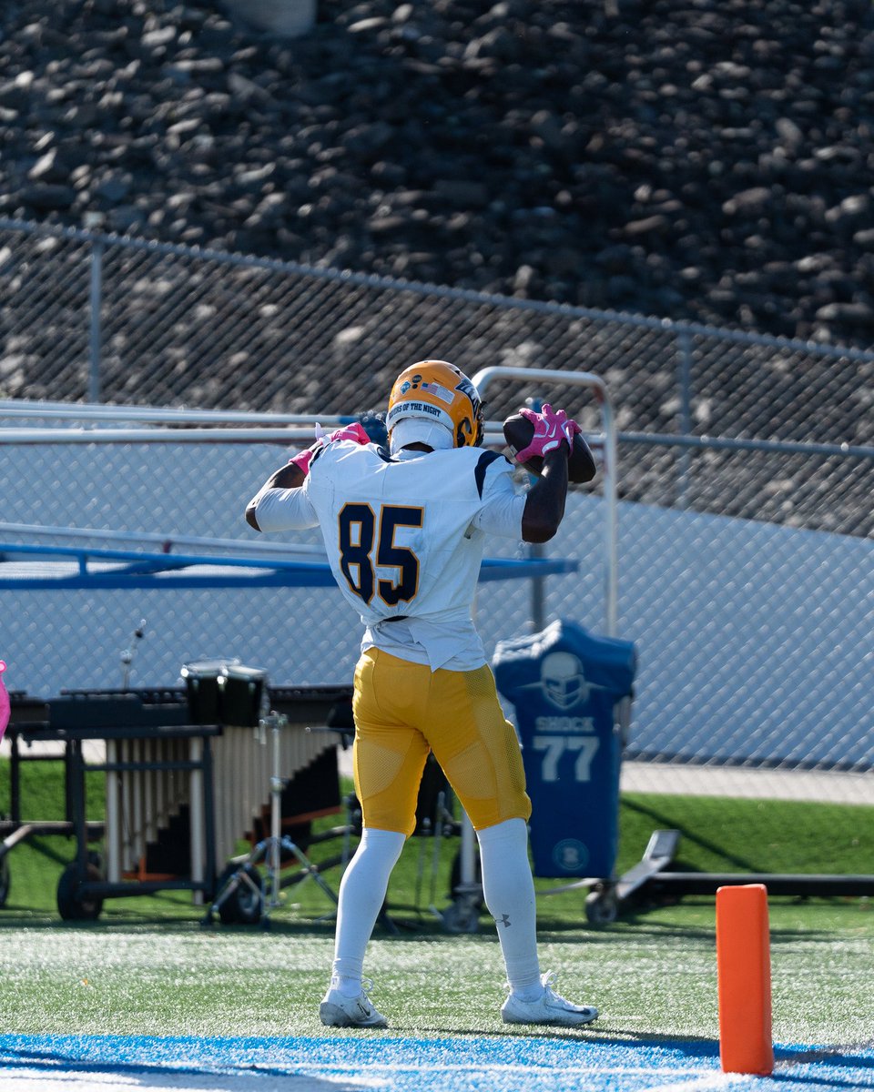 UNewHavenFB's tweet photo. Caleb Williams in for the touchdown and D'Arious Reed stays hot, converting the two-point attempt
#FindAWay | #FAST https://t.co/zukRjWgwAa