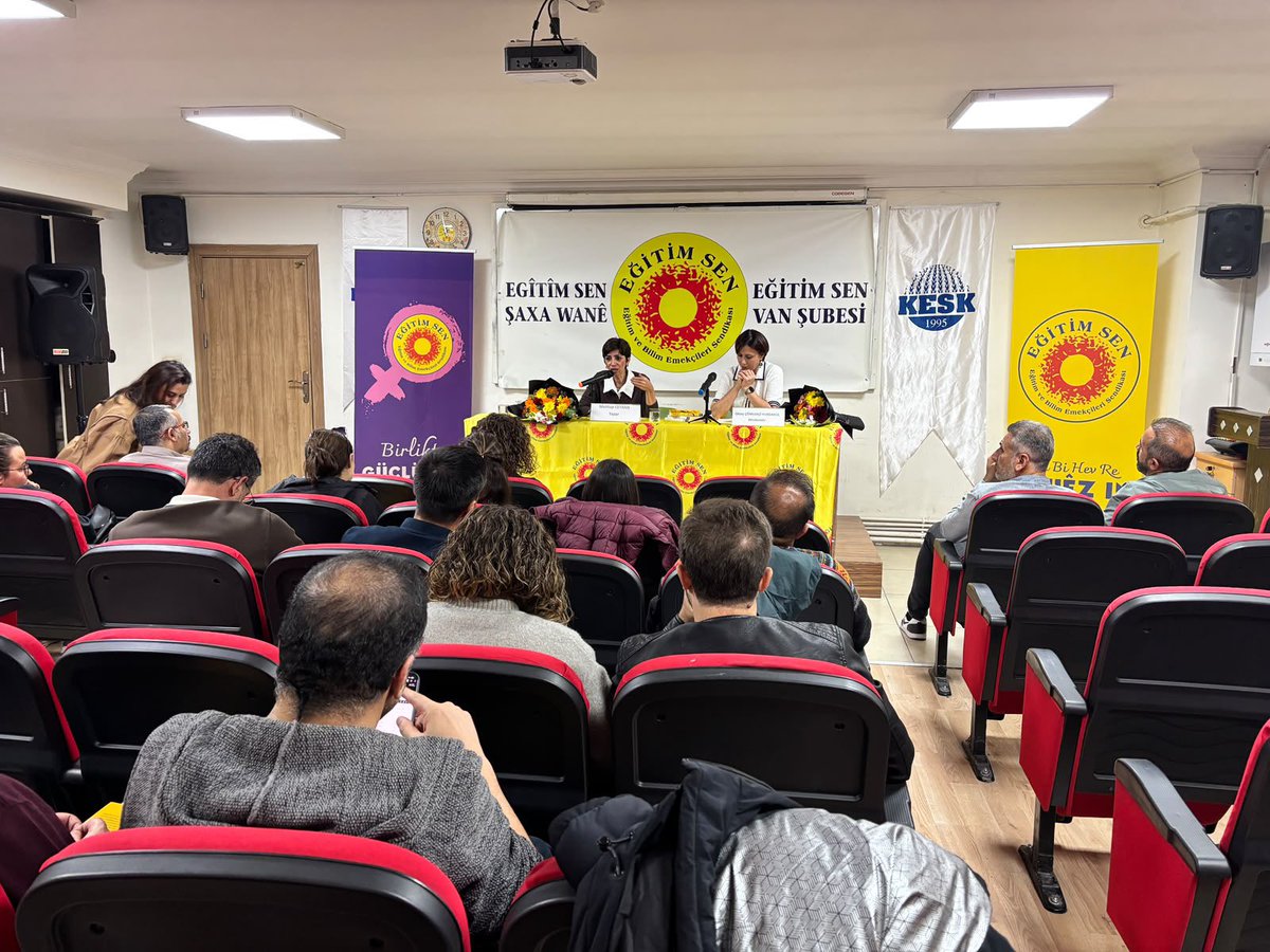 EgitimSenVan's tweet photo. Eğitim Sen Van Şubesi olarak Sevgili Mehtap Ceyran ile kitapları üzerine söyleşi ve imza etkinliğinde bir araya geldik. Yazar Mehtap Ceyran’a, Moderatör Olcay Çömlekçi’ye ve tüm katılımcılara teşekkür ederiz. https://t.co/Wy4KqrGafB