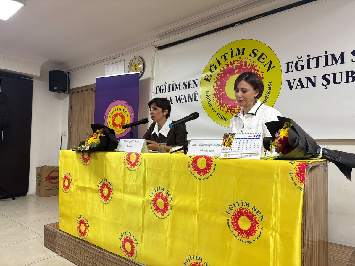 EgitimSenVan's tweet photo. Eğitim Sen Van Şubesi olarak Sevgili Mehtap Ceyran ile kitapları üzerine söyleşi ve imza etkinliğinde bir araya geldik. Yazar Mehtap Ceyran’a, Moderatör Olcay Çömlekçi’ye ve tüm katılımcılara teşekkür ederiz. https://t.co/Wy4KqrGafB