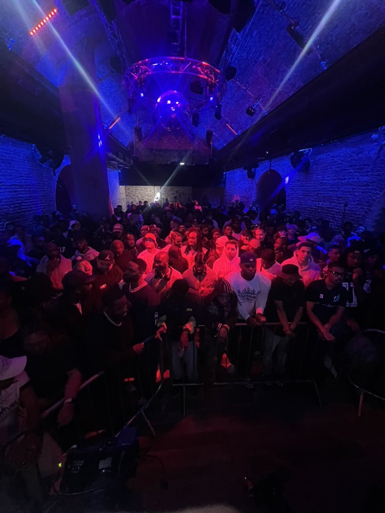 _ninetwo_x's tweet photo. I really love this seemingly yearly US/UK battle rap merger in the winter 👍 gives us all something to distract ourselves from these crazy times and come together for the love of the craft 🇬🇧🇺🇸 #BTP2 #youcantcopyrespect @urltv @StraightDropLLC @TOPBIZZY https://t.co/0IZdwNDepq