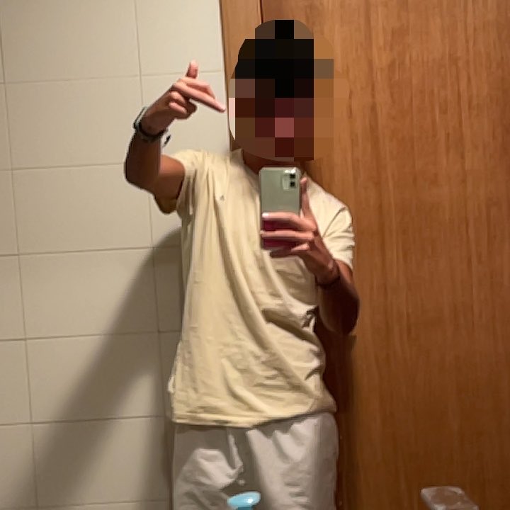 Aledisc26's tweet photo. Any sub who wants to be my slave? 🧎 https://t.co/yYOTvvTJY1