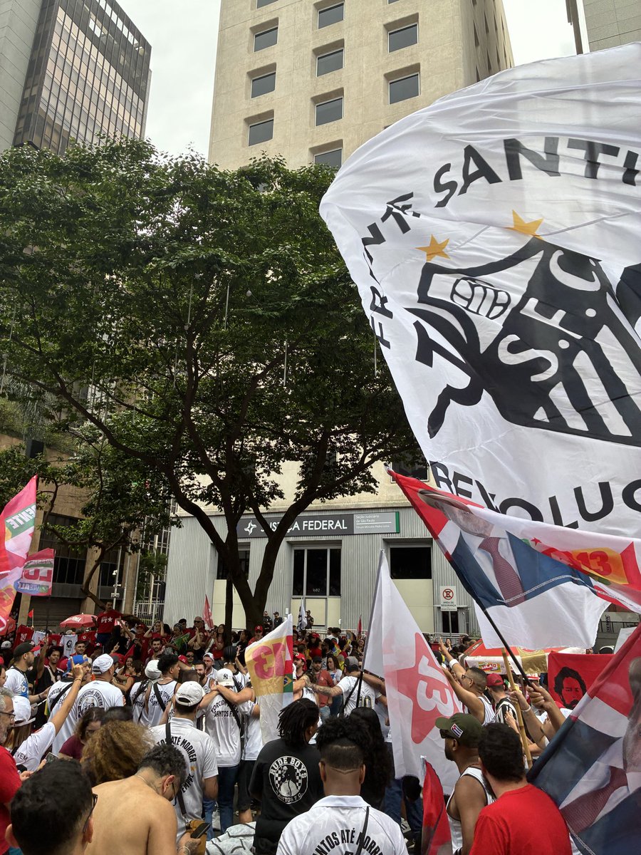 sem_firulas's tweet photo. Torcedores de Santos, Palmeiras e Corinthians hoje na Av. Paulista
#ComLulaNaRua #LulaNaPaulista https://t.co/tfZZ6QZmQZ
