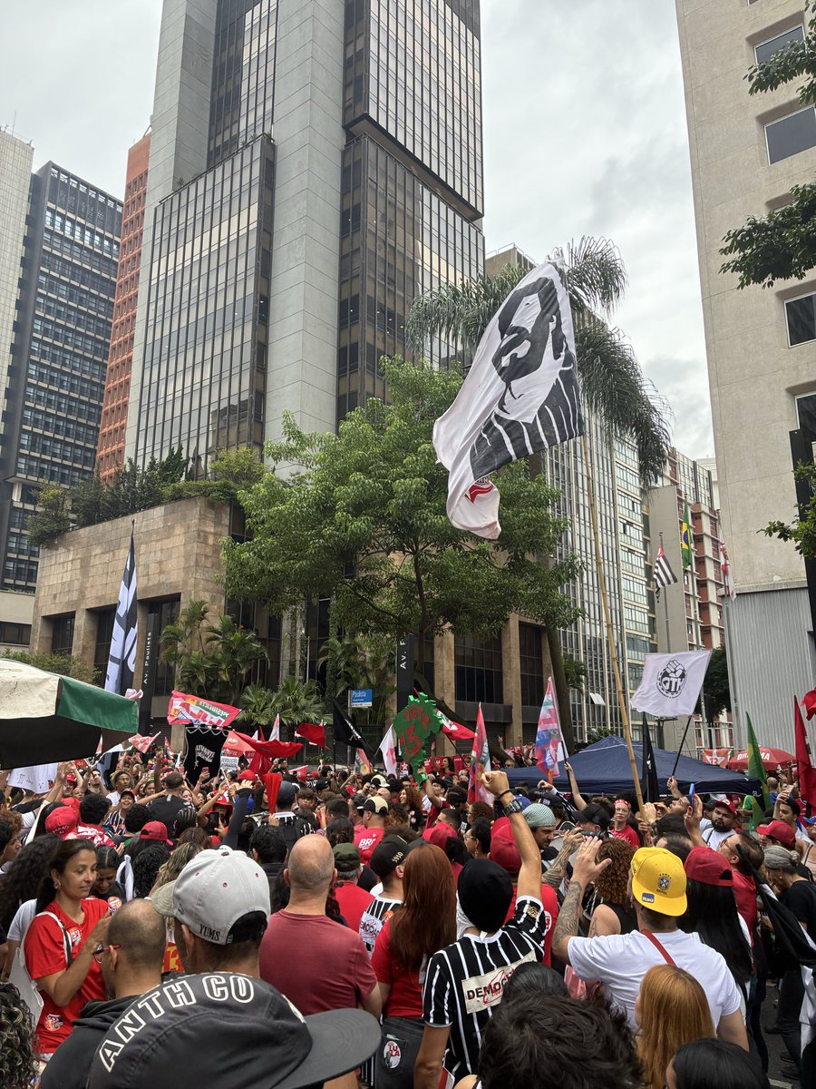 sem_firulas's tweet photo. Torcedores de Santos, Palmeiras e Corinthians hoje na Av. Paulista
#ComLulaNaRua #LulaNaPaulista https://t.co/tfZZ6QZmQZ