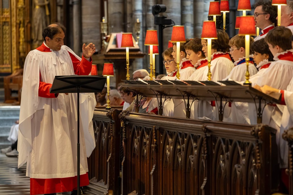 DavidLePelerin's tweet photo. Westminster Abbey, une cathédrale splendide et un chœur de renommée mondiale. Il chante les offices religieux et couvre un grand répertoire anglais de l’époque #Tudor et #Renaissance. 

#MusiqueSacrée #Westminster https://t.co/ihSMiNgWhX