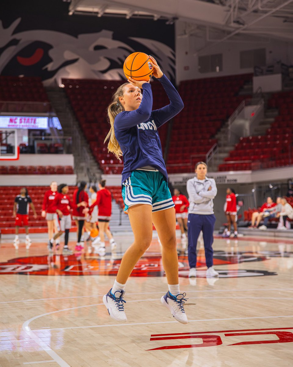uncwwbb's tweet photo. game faces onπ€
#SeahawkBasketball https://t.co/geJsF06yYd