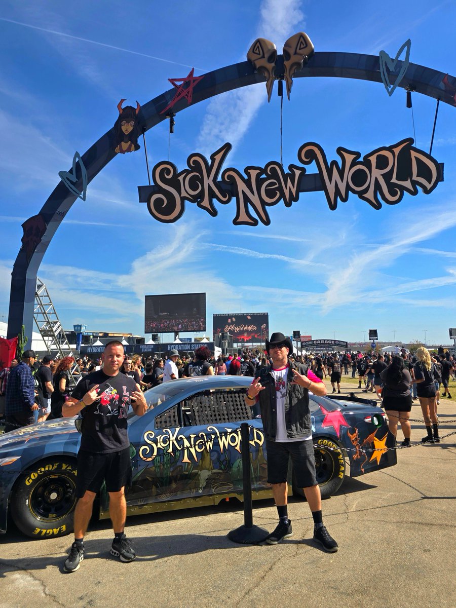 _KINGHULK_'s tweet photo. Fort Worth, Texas...SICK NEW WORLD....... WE'RE HERE! System Of A Down TONIGHT!! #sicknewworld https://t.co/h8c0Bam2Z8