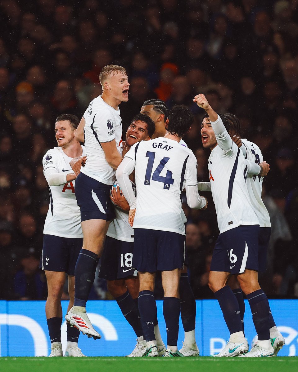 SpursArg_10's tweet photo. SUBANSE AL BARCO MUCHACHOS QUE ESTE EQUIPO ESTA PARA MAS TODAVIA #COYS https://t.co/PxaNRsONqB