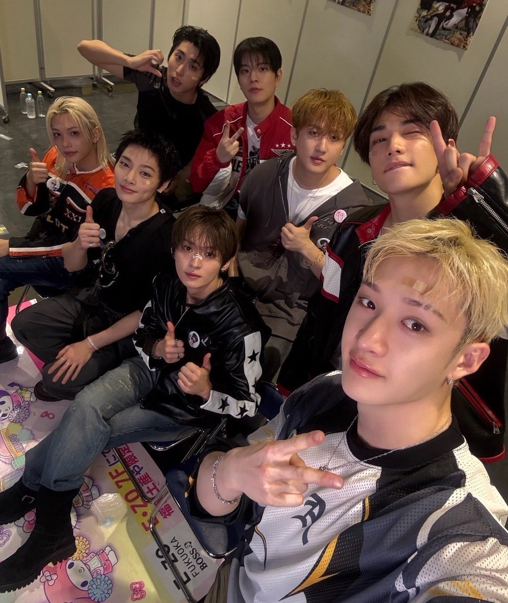wlfiechans's tweet photo. OT8 SELFIE😻😻😻 https://t.co/7Ptr94WGXt