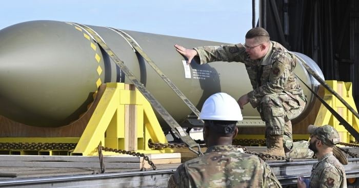World_Affairs11's tweet photo. President Trump has authorized U.S. military forces to deploy all available heavy ordnance against Iran.

Many analysts Believe that the US will use The GBU-57—also called the Massive Ordnance Penetrator—is a 30,000-Pound 

This Bunker Buster U.S bomb has never been used in war.

He is reportedly preparing for one of the toughest confrontations with Iran to date, planning to use land, sea, and air assets to strike targets.

The United States has largely set aside negotiations with Iran in favor of military action.