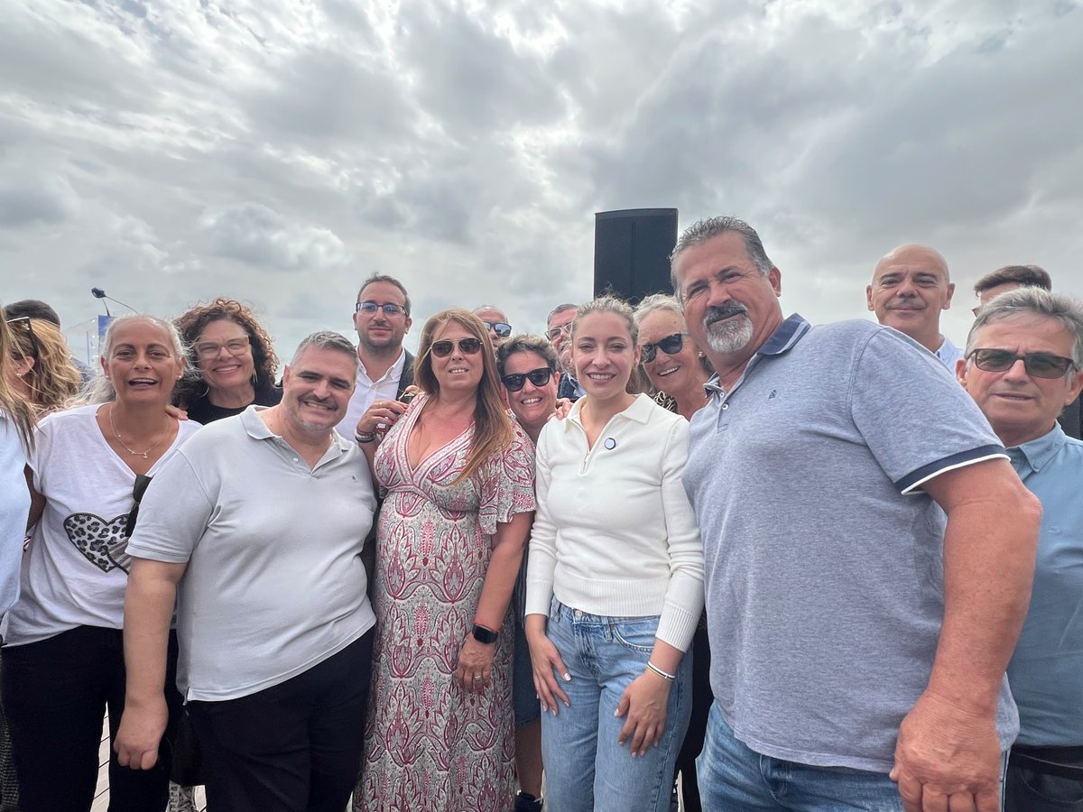 jos_calero's tweet photo. 💙 Hoy hemos contado en el PP de Fuerteventura, con la participación de @EsterMunoz85, y @MDominguez_Glez junto a los candidatos del PP al Senado y Congreso.
🤝Vamos a teñir la isla de azul y devolverle la voz a #Fuerteventura este 29N.
#PP #PartidoPopular https://t.co/KvIRJ0fKm4