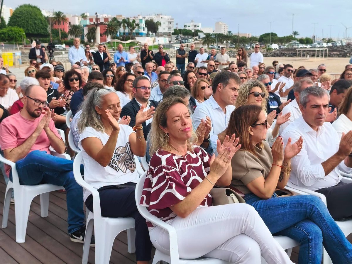 jos_calero's tweet photo. 💙 Hoy hemos contado en el PP de Fuerteventura, con la participación de @EsterMunoz85, y @MDominguez_Glez junto a los candidatos del PP al Senado y Congreso.
🤝Vamos a teñir la isla de azul y devolverle la voz a #Fuerteventura este 29N.
#PP #PartidoPopular https://t.co/KvIRJ0fKm4