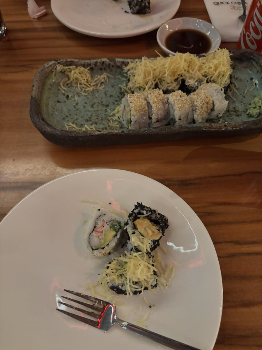 whittaker78ig's tweet photo. Our sushi culture, until the arrival of the fork https://t.co/GfPer9OuTU