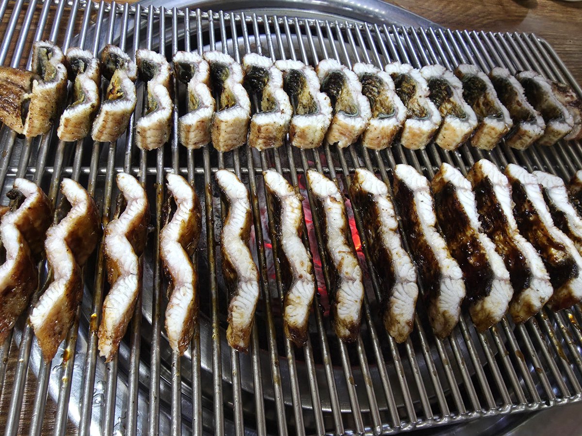 Seokkown's tweet photo. 나도 너구리 소환술!!! 🇯🇵🦝 🙏

너구리너구리너구리너구리너구리너구리너구리

일본일본일본일본일본일본일본일본일본일본

맛있는 음식 맛있는 음식 맛있는 음식 맛있는 음식 🤤

일본 친구들아 궁금한 거 있음!!!

일본 사람들은 미국 음식 뭐 좋아해?? https://t.co/uwVa0J2LQY