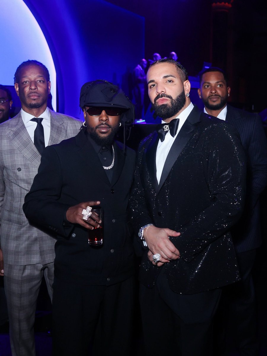DrakeConnect_'s tweet photo. Popcaan &amp; Drake on his 40th Birthday celebrations https://t.co/L3TaEm329w