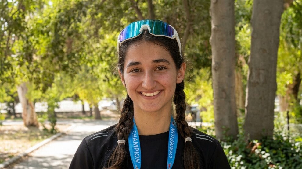 RojavaGundem7's tweet photo. 📍Efrinli sporcu Rûlyan Haydar, Suriye’nin başkenti Şam’da düzenlenen maratonda 5 kilometre koşusunda birincilik elde etti. https://t.co/od8gIMHJnH