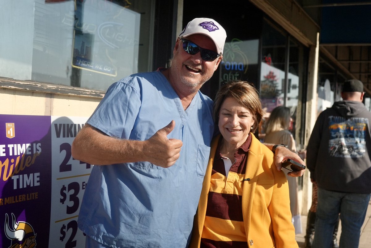 amyklobuchar's tweet photo. Back in Anoka, the “Halloween Capital of the World” 🎃 for a great parade and plenty of Halloween spirit! https://t.co/SW94sakIvO