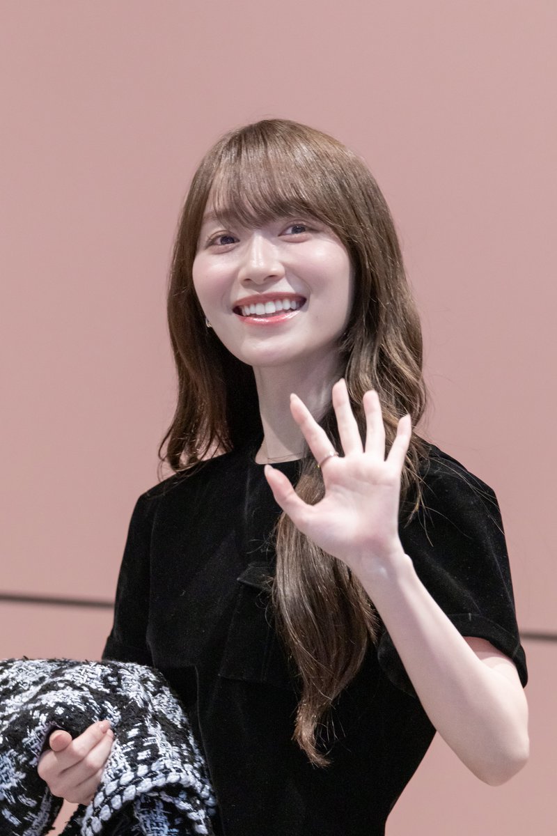 Viper_Pluto00's tweet photo. 𝟐𝟎𝟐𝟔.𝟏𝟎.𝟐𝟓
📍臺灣桃園國際機場
#守屋麗奈 さん
可愛すぎて「女神」って言葉しか出てこない…😭💖 

#MUSICEXPOLIVE2026
#櫻坂46
#Sakurazaka46 https://t.co/BbNTp5WeRP