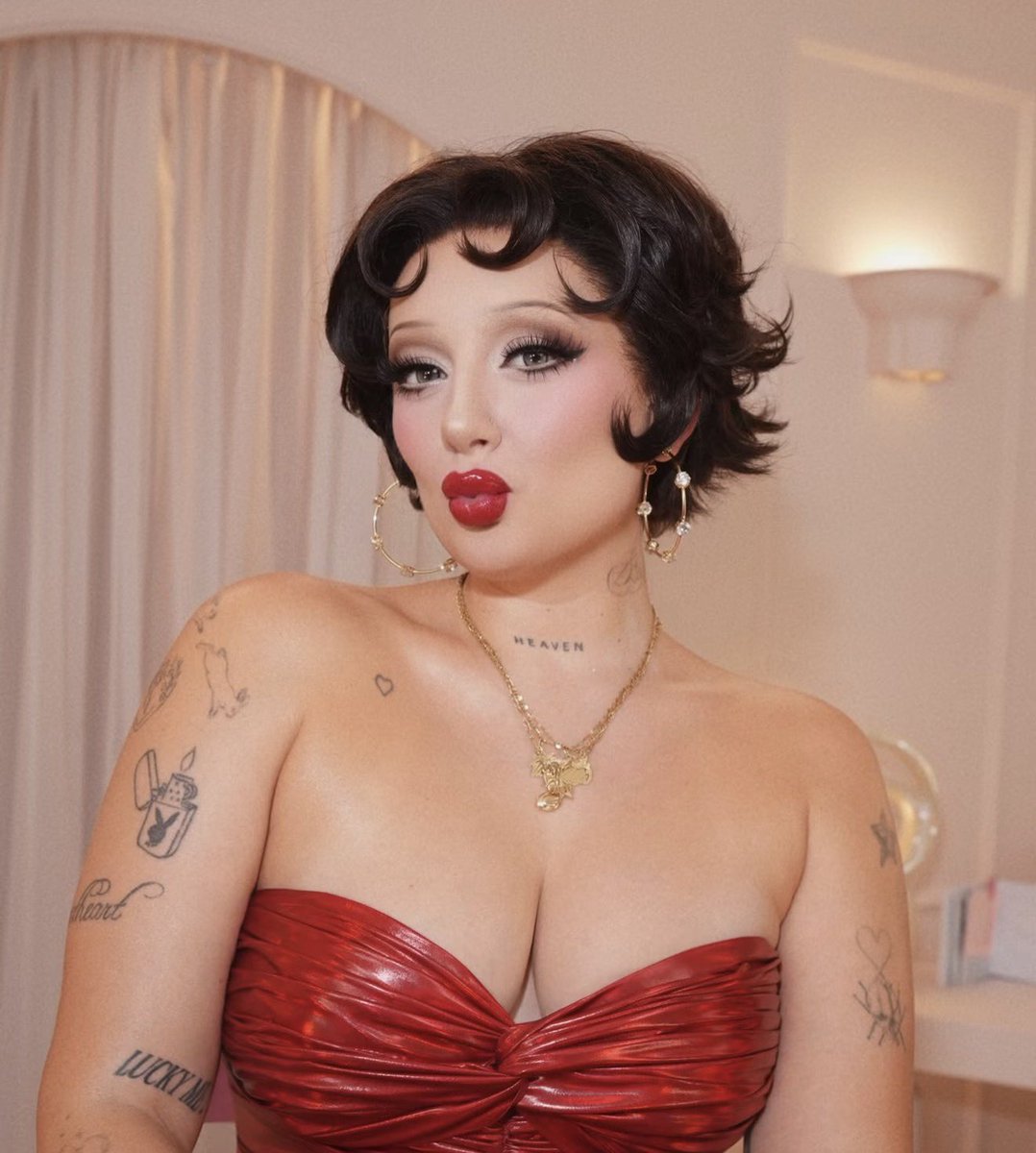 fujoland420's tweet photo. this insane doll face omfg https://t.co/TEodrGHkVv