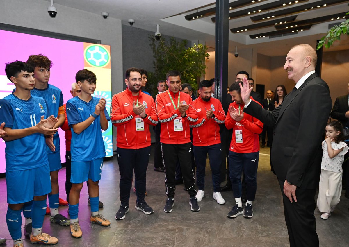 GDeliyev7229's tweet photo. Prezident İlham Əliyev FIFA U-15 dünya çempionatının və festivalının açılış mərasimini izləyib.

https://t.co/MYxdZkPWvJ https://t.co/oOLwD2A8Ve