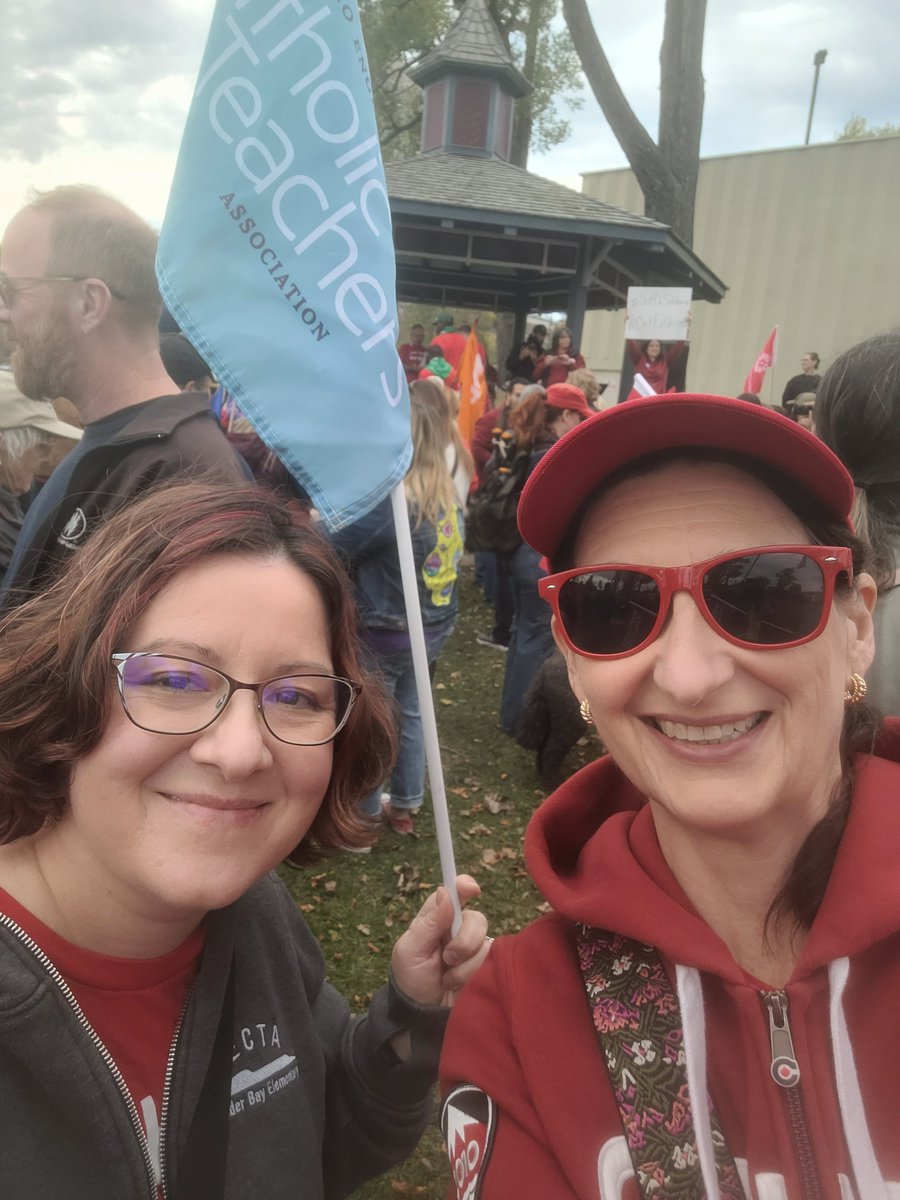 julie_smylie's tweet photo. Supporting publicly funded education in Thunder Bay #OntEdUnited https://t.co/fDPPzgr5X9