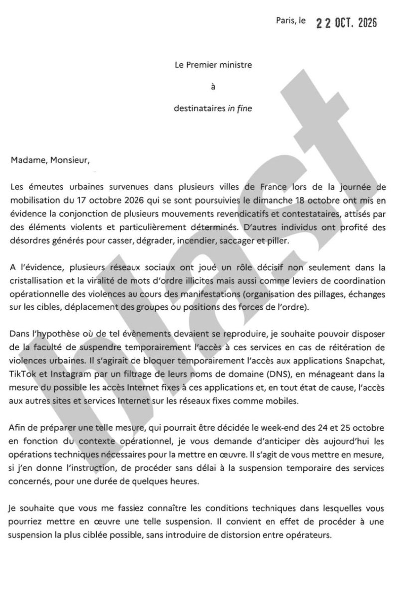 L_ThinkTank's tweet photo. ‼️ [ 🇫🇷 FRANCE ]

🔸 Blast révèle la lettre adressée par Sébastien Lecornu aux opérateurs pour leur demander de bloquer les réseaux sociaux de manière « ciblée ».

Dans ce courrier, le Premier ministre affirme que plusieurs réseaux sociaux ont joué un « rôle décisif » dans la diffusion de mots d’ordre illicites, mais aussi dans la coordination des violences.