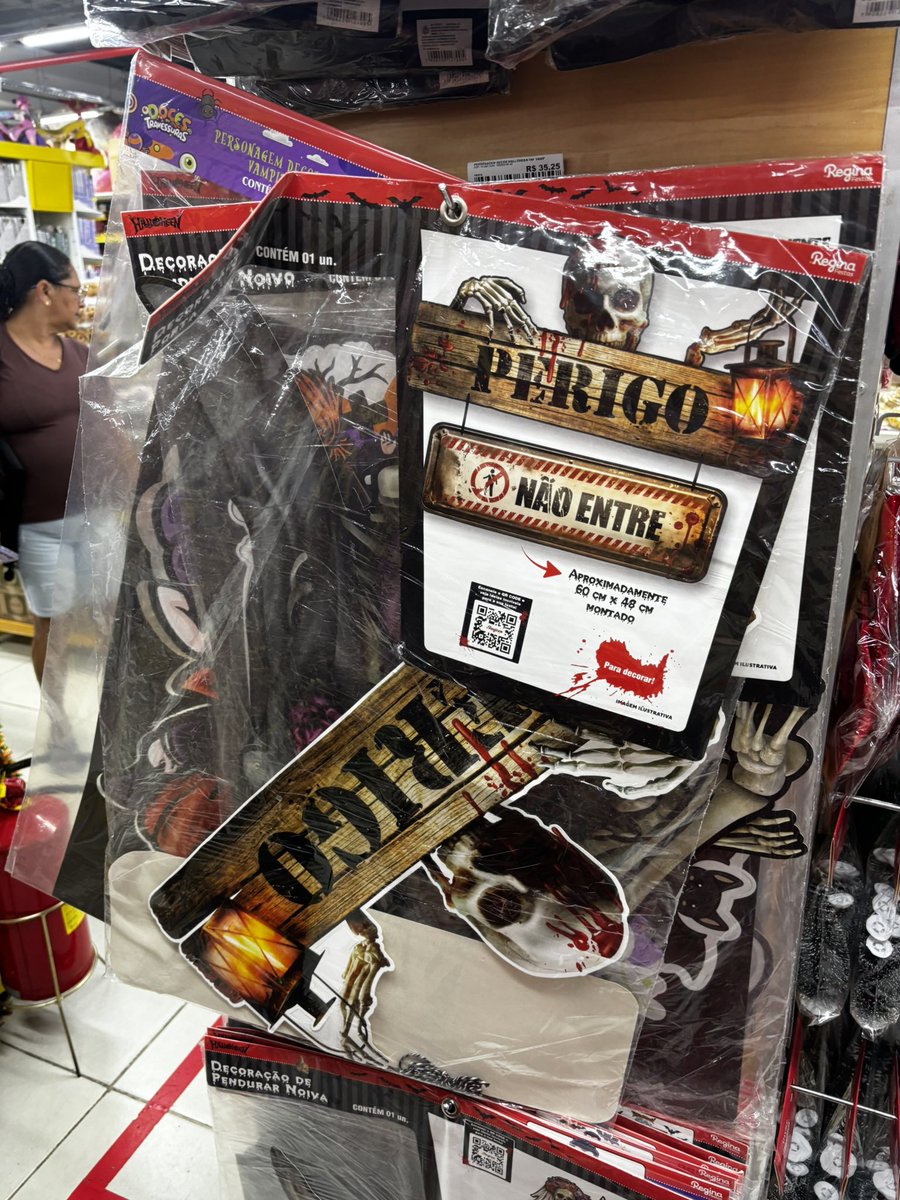 gambitopog's tweet photo. como eu amooo ver coisa de halloween https://t.co/Vwy2Tqzw1b