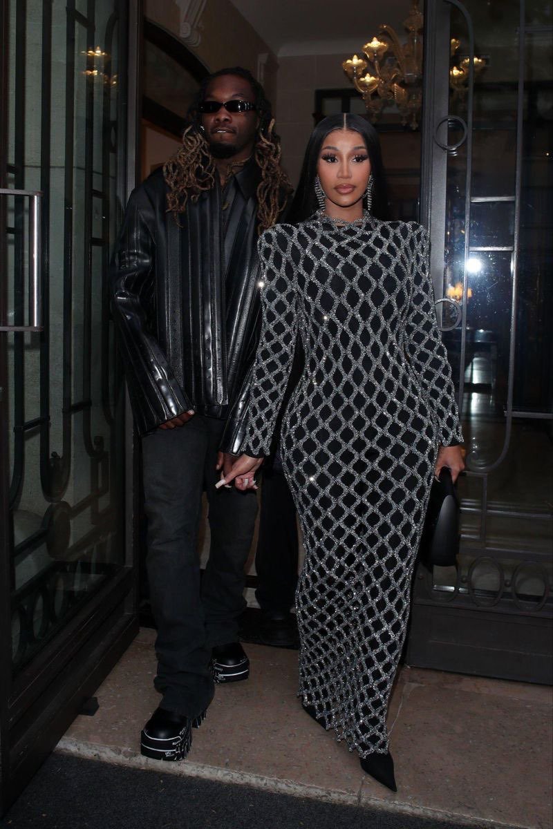 Mirabelisher's tweet photo. Cardi B and Offset spotted leaving a restaurant after dinner together, nearly 2 years after their split👀 https://t.co/lZV3K9plvw